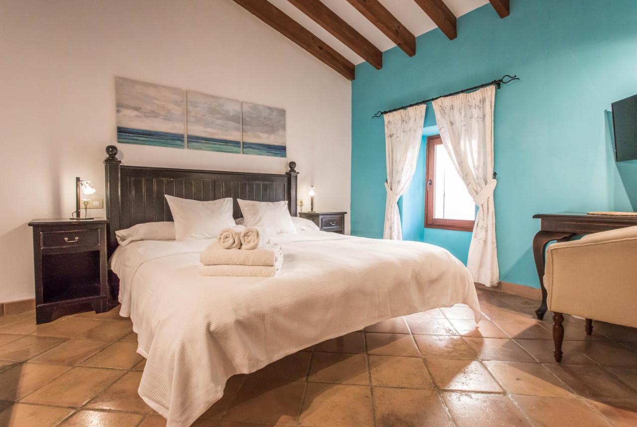 Petit Hotel Аларо Экстерьер фото