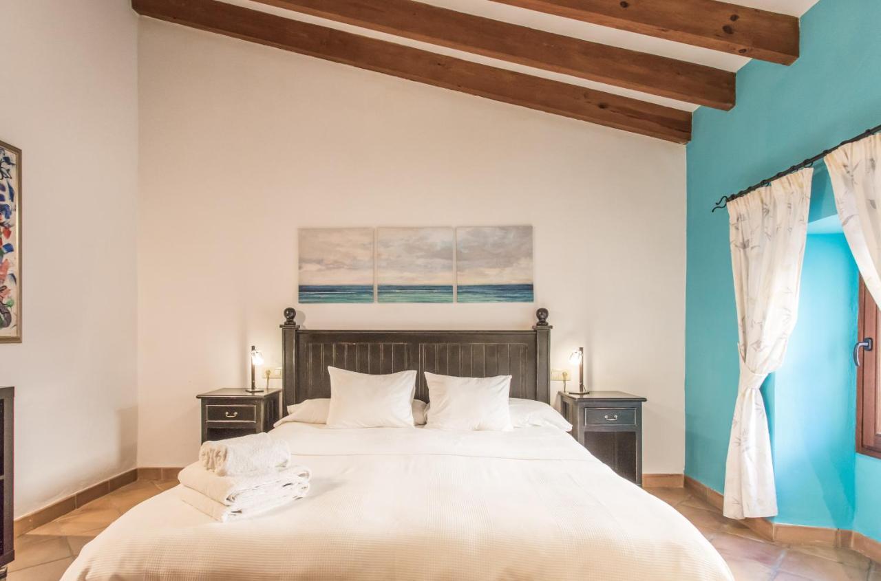 Petit Hotel Аларо Экстерьер фото