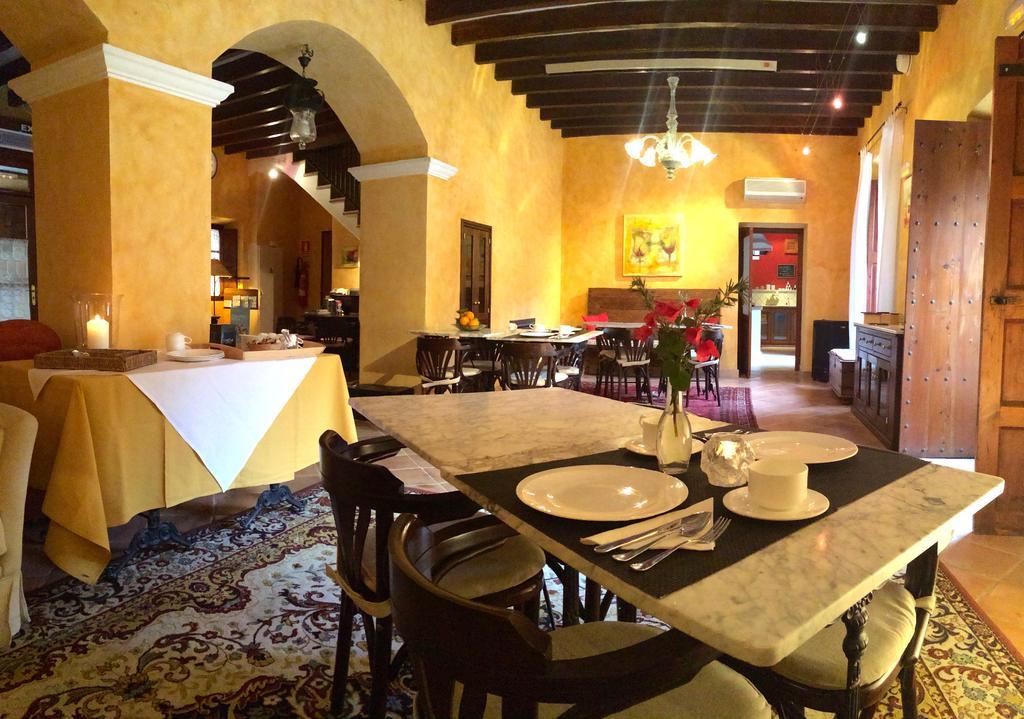Petit Hotel Аларо Экстерьер фото