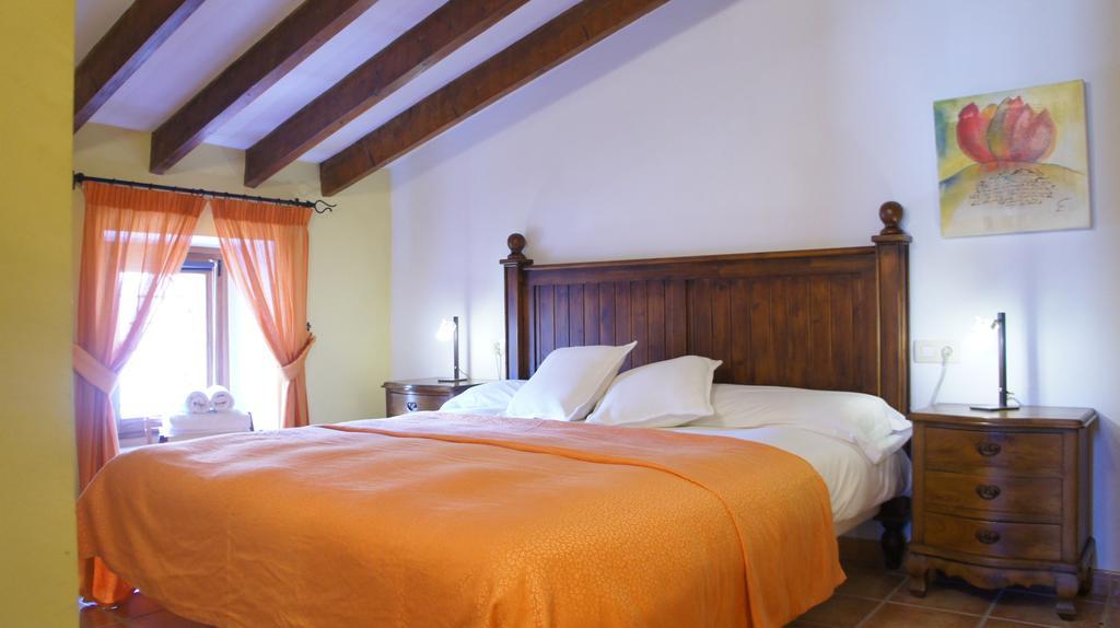 Petit Hotel Аларо Экстерьер фото