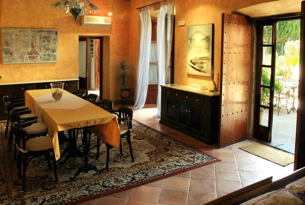 Petit Hotel Аларо Экстерьер фото