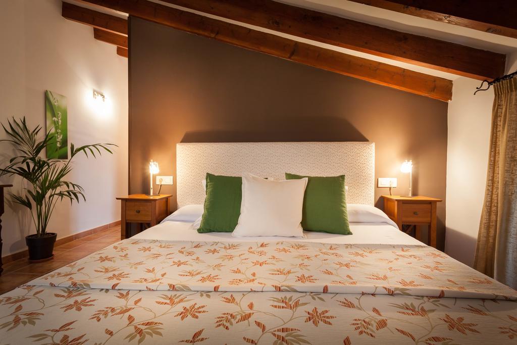 Petit Hotel Аларо Экстерьер фото