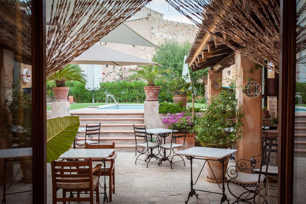 Petit Hotel Аларо Экстерьер фото