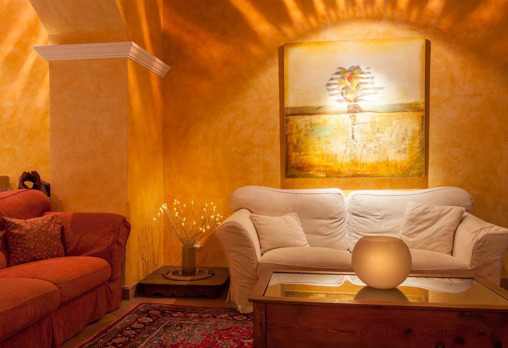 Petit Hotel Аларо Экстерьер фото