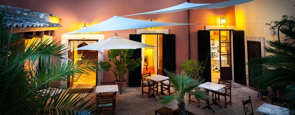 Petit Hotel Аларо Экстерьер фото