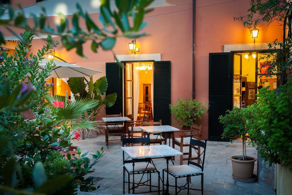 Petit Hotel Аларо Экстерьер фото