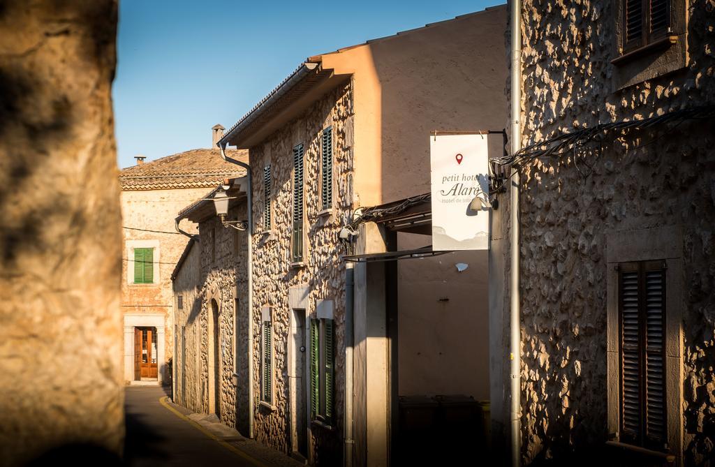 Petit Hotel Аларо Экстерьер фото